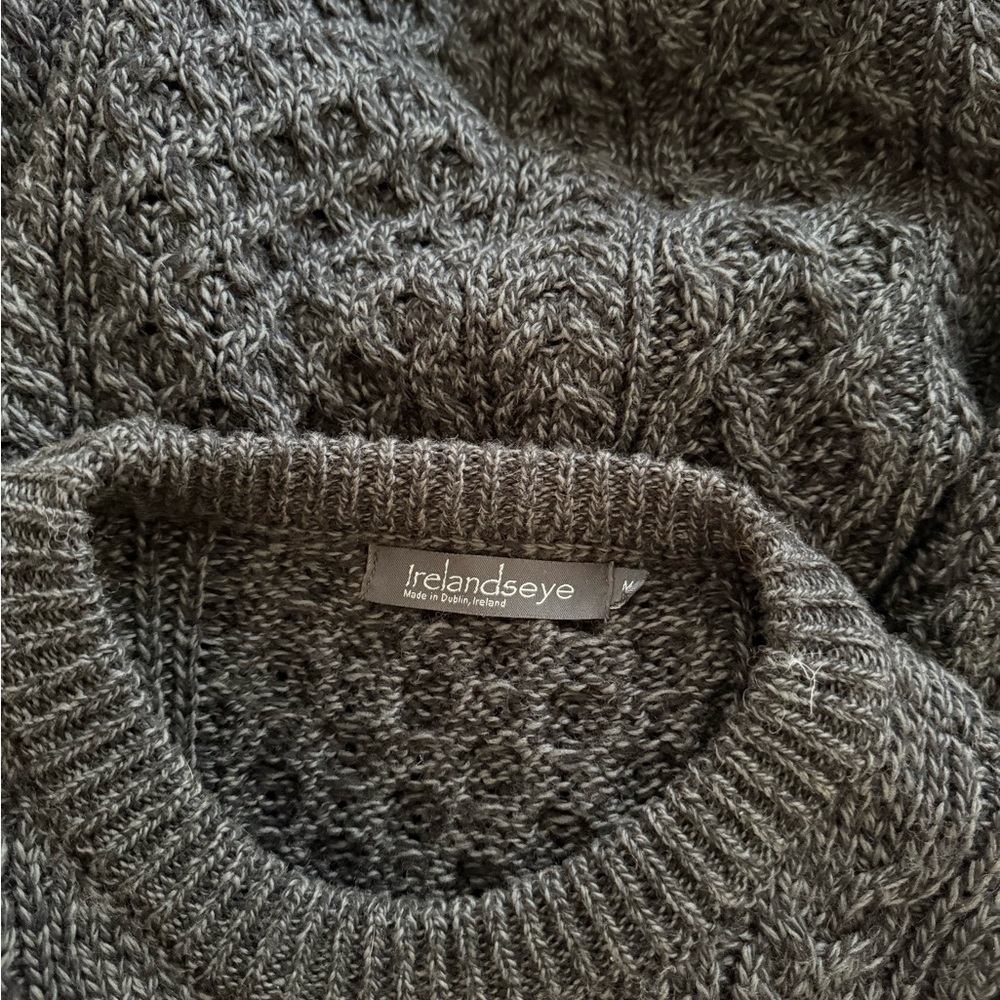 Charcoal gray genuine Irish wool sweater 🖤 - Picture 3 of 3